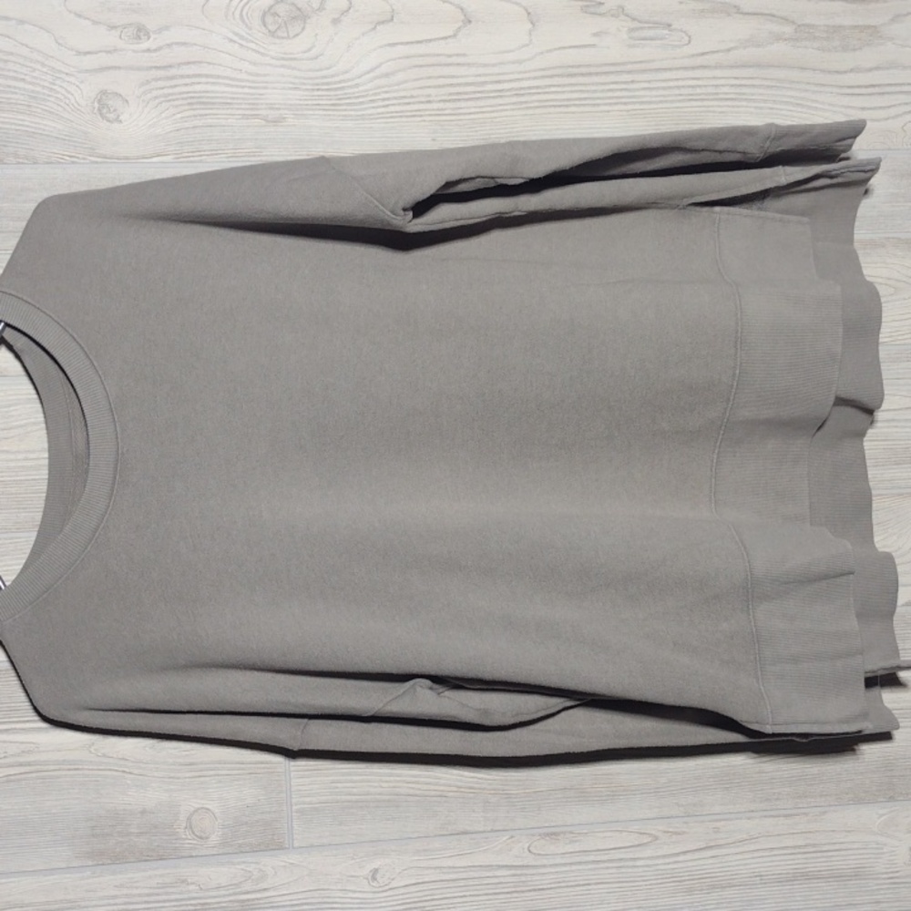 ✴️3 for $15: Oversized High/Low Cut Grey Sweatshirt - Picture 6 of 13